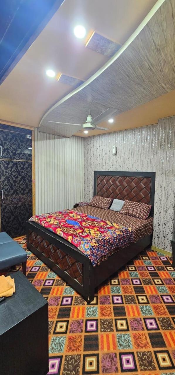 Town Guest House Toba Tek Singh Екстер'єр фото
