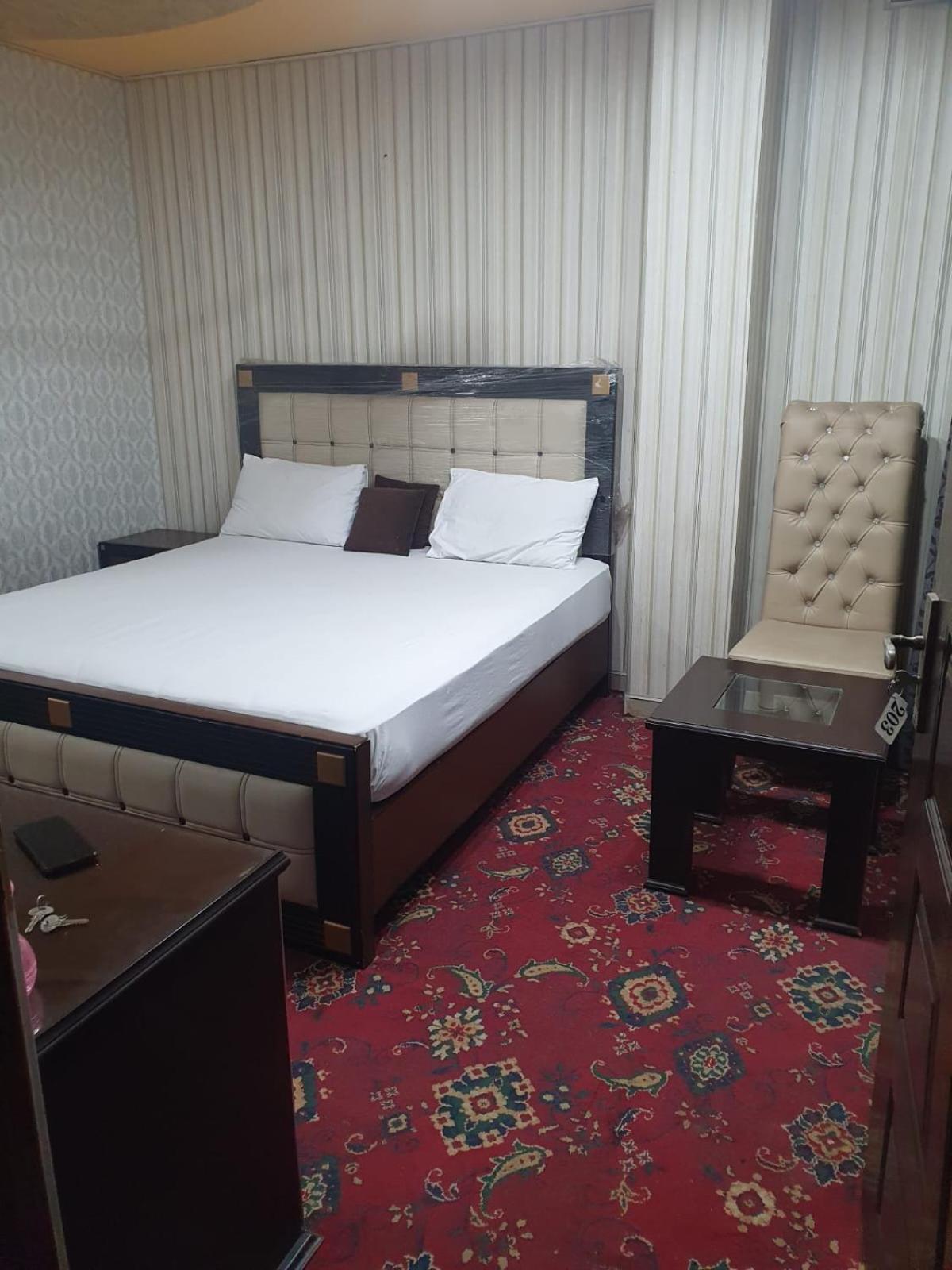 Town Guest House Toba Tek Singh Екстер'єр фото